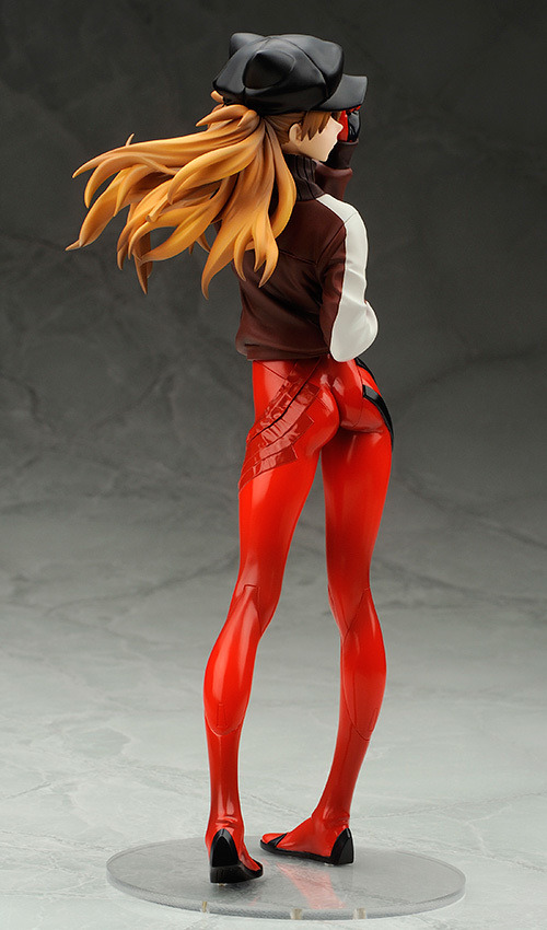 「EVA GLOBAL限定復刻 ヱヴァンゲリヲン新劇場版：Q 式波・アスカ・ラングレー 1/7 ジャージVer. （アルター）」12,800円（税抜）（C）カラー