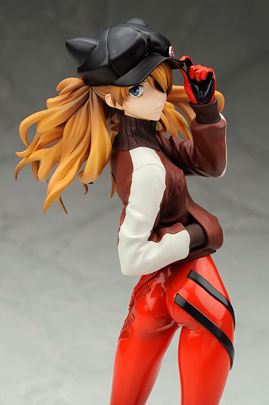 「EVA GLOBAL限定復刻 ヱヴァンゲリヲン新劇場版：Q 式波・アスカ・ラングレー 1/7 ジャージVer. （アルター）」12,800円（税抜）（C）カラー