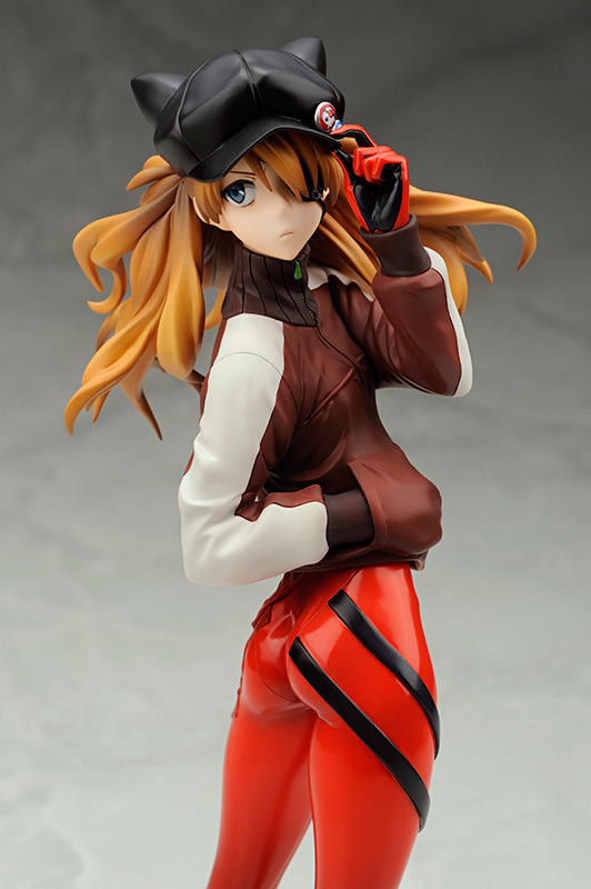 「EVA GLOBAL限定復刻 ヱヴァンゲリヲン新劇場版：Q 式波・アスカ・ラングレー 1/7 ジャージVer. （アルター）」12,800円（税抜）（C）カラー