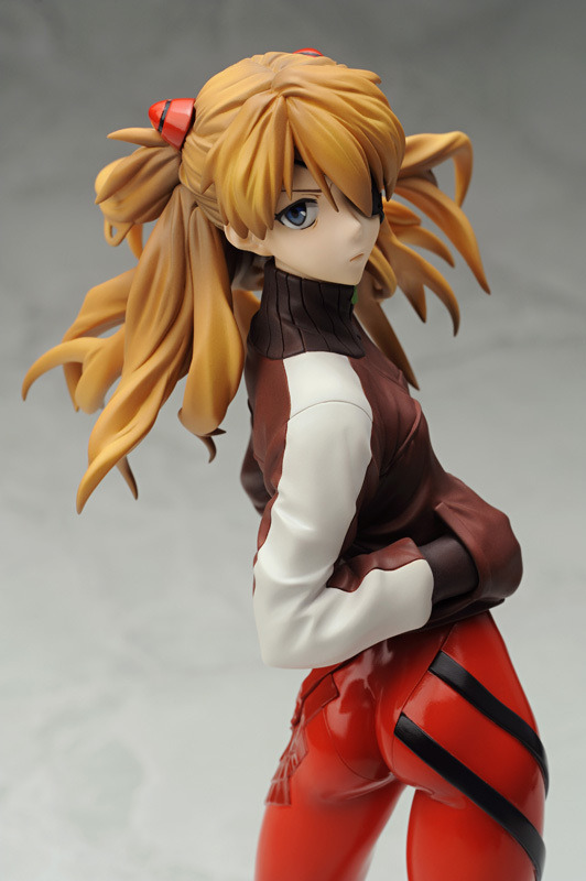 「EVA GLOBAL限定復刻 ヱヴァンゲリヲン新劇場版：Q 式波・アスカ・ラングレー 1/7 ジャージVer. （アルター）」12,800円（税抜）（C）カラー