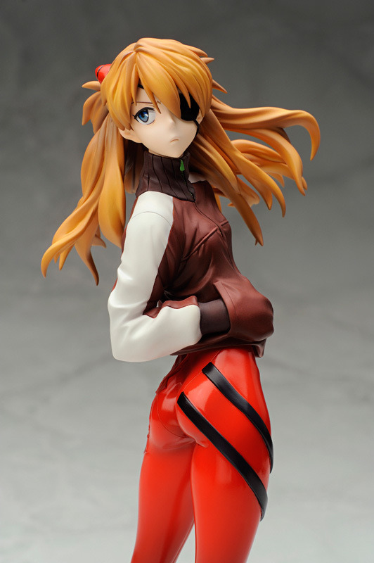 「EVA GLOBAL限定復刻 ヱヴァンゲリヲン新劇場版：Q 式波・アスカ・ラングレー 1/7 ジャージVer. （アルター）」12,800円（税抜）（C）カラー
