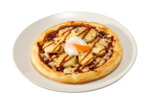 「ゆゆ式のカレーピザ ゆずこ持参の中濃ソースがけ」1,000円（税込）（Ｃ）三上小又・芳文社／ゆゆ式情報処理部／PROJECTINDEX