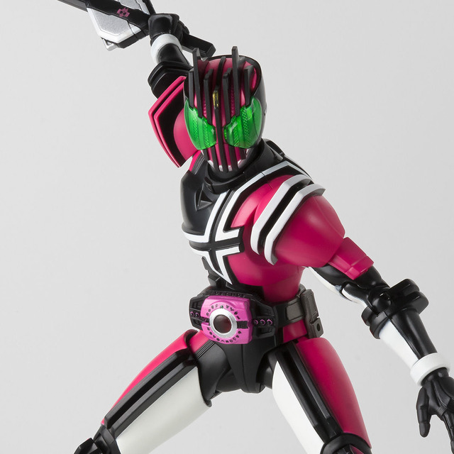 「S.H.Figuarts（真骨彫製法）仮面ライダーディケイド（ネオディケイドライバーVer.）」（2次）販売価格：7,020円（税込）（C）2018 石森プロ・テレビ朝日・ADK・東映