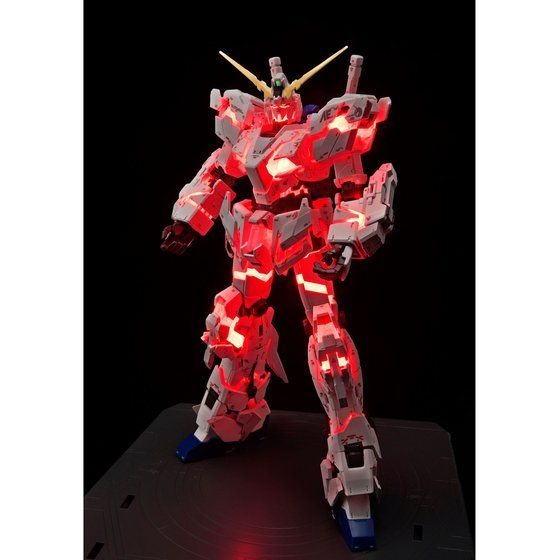 「RG RX-0 ユニコーンガンダム（デストロイモード）Ver.TWC（LIGHTING MODEL）」10,800円（税込）（C）創通・サンライズ