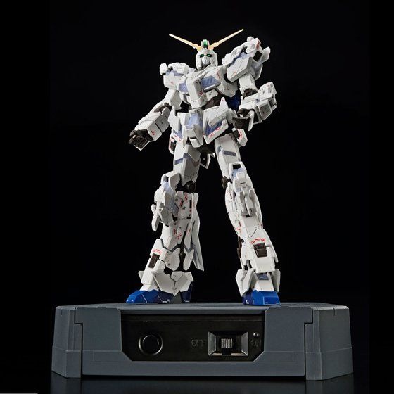 「RG RX-0 ユニコーンガンダム（デストロイモード）Ver.TWC（LIGHTING MODEL）」10,800円（税込）（C）創通・サンライズ