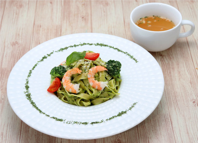 「C.C.のバジルパスタ」1,390円（税抜）（C）SUNRISE／PROJECT L-GEASS　Character Design （C）2006-2018 CLAMP・ST