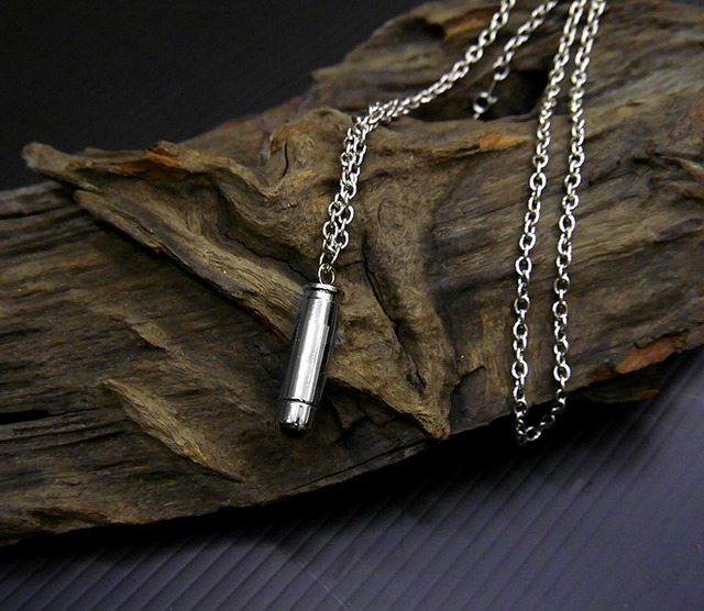 「BANANA FISH ロケットペンダント」2,700円（税別）（C）吉田秋生・小学館／Project BANANA FISH