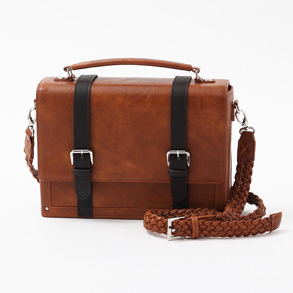 エドワード・エルリックモデル　ショルダーバッグ：13,800円(税別)（C）Hiromu Arakawa/SQUARE ENIX