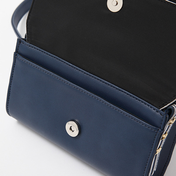 ロイ・マスタングモデル　ウエストポーチ：10,800円(税別)（C）Hiromu Arakawa/SQUARE ENIX