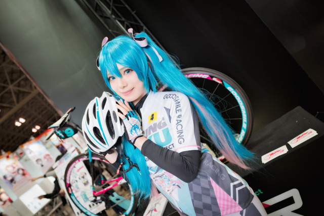 【コスプレ】「ワンフェス2019冬」初音ミクに扮したコンパニオンさんに注目！ GSRコーナー【写真34枚】