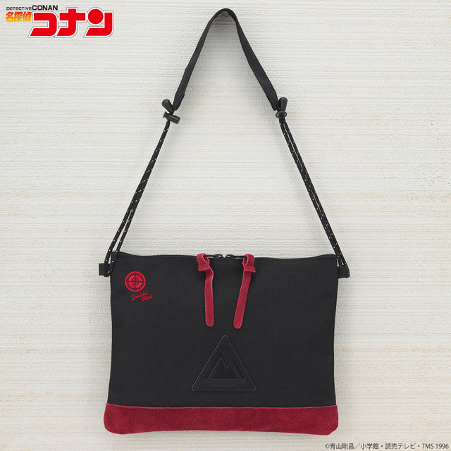 「名探偵コナン ANONYM CRAFTSMAN DESIGN サコッシュ」赤井秀一モデル　7,560円（税込） （C）青山剛昌／小学館・読売テレビ・TMS 1996
