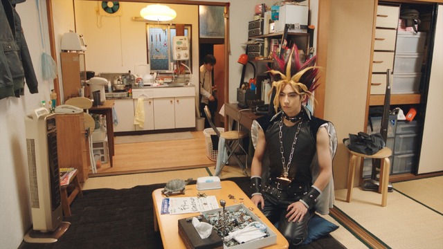 WEB動画「【福田雄一監督×賀来賢人×佐藤二朗】俺のターン！説明のターン！遊戯王 DM×モンストコラボを解説！」場面カット