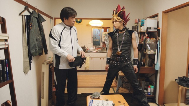 WEB動画「【福田雄一監督×賀来賢人×佐藤二朗】俺のターン！説明のターン！遊戯王 DM×モンストコラボを解説！」場面カット