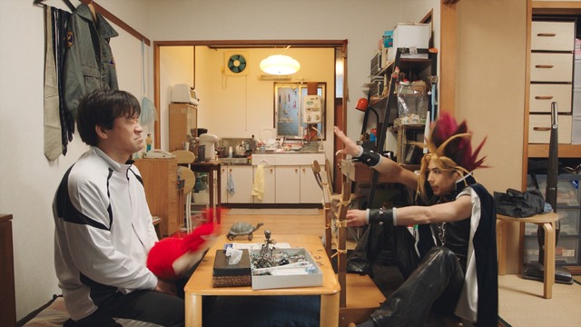 WEB動画「【福田雄一監督×賀来賢人×佐藤二朗】俺のターン！説明のターン！遊戯王 DM×モンストコラボを解説！」場面カット