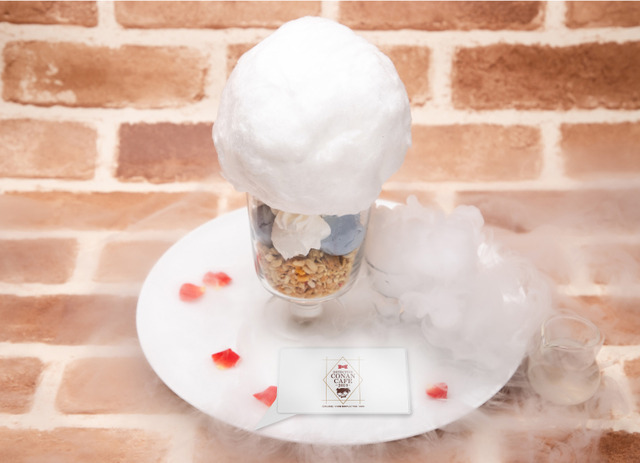 怪盗キッドのイリュージョンパフェ　　1,390円（C）青山剛昌／小学館・読売テレビ・TMS 1996（C）2019 青山剛昌／名探偵コナン製作委員会