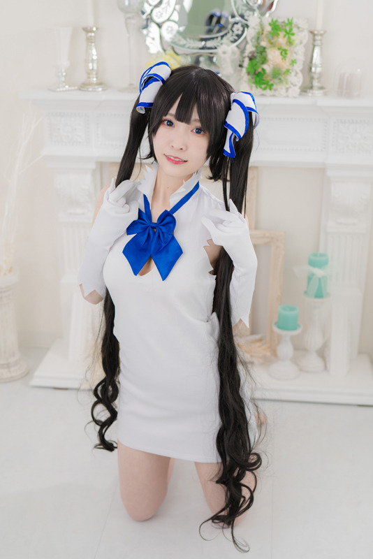 「ダンまち」ヘスティア“例の紐”の効能は？ 人気レイヤーとマジメに検証してみた【写真41枚】