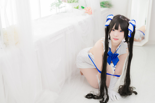 「ダンまち」ヘスティア“例の紐”の効能は？ 人気レイヤーとマジメに検証してみた【写真41枚】