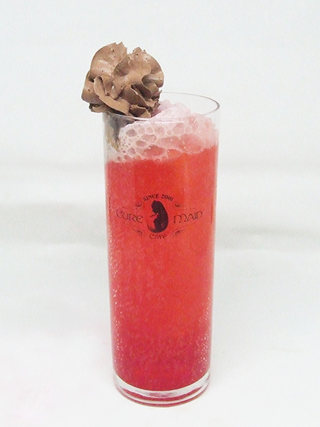 スペシャルドリンク マジカル自白剤 600円＋税（C）深見真・刻夜セイゴ／SQUARE ENIX・「魔法少女特殊戦あすか」製作委員会