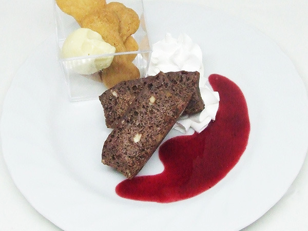 キューブ死体プレート　800円＋税（C）深見真・刻夜セイゴ／SQUARE ENIX・「魔法少女特殊戦あすか」製作委員会