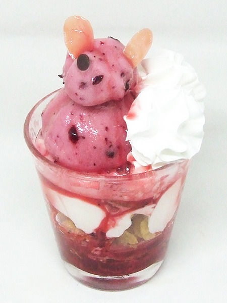 ハロウィン級冥獣のアフォガードパフェ　800円＋税（C）深見真・刻夜セイゴ／SQUARE ENIX・「魔法少女特殊戦あすか」製作委員会