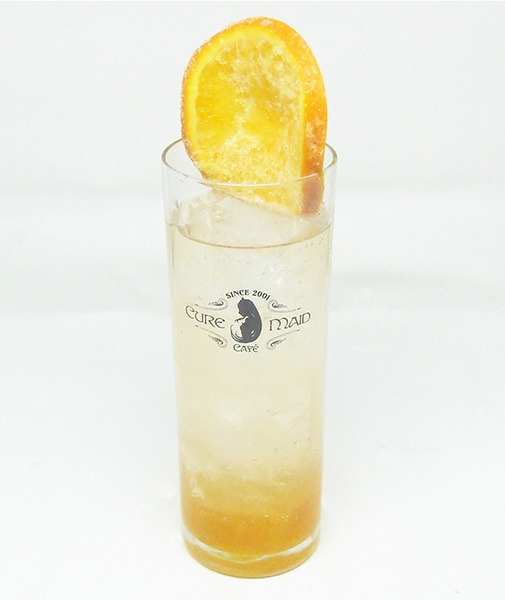 ドリンク　ミア・サイラス 500円＋税（C）深見真・刻夜セイゴ／SQUARE ENIX・「魔法少女特殊戦あすか」製作委員会