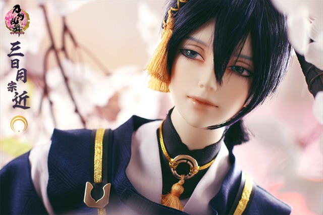 「『刀剣乱舞-ONLINE-』三日月宗近 キャストドール」販売価格：164,800円（税抜）（C）2015-2019 DMM GAMES/Nitroplus