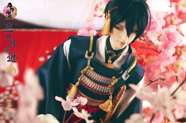 「『刀剣乱舞-ONLINE-』三日月宗近 キャストドール」販売価格：164,800円（税抜）（C）2015-2019 DMM GAMES/Nitroplus