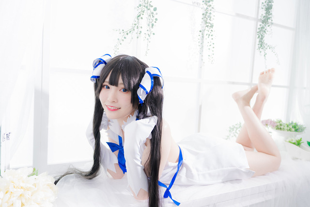 「ダンまち」ヘスティア“例の紐”の効能は？ 人気レイヤーとマジメに検証してみた【写真41枚】