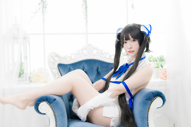 「ダンまち」ヘスティア“例の紐”の効能は？ 人気レイヤーとマジメに検証してみた【写真41枚】