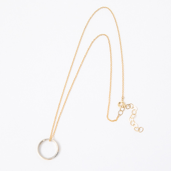 セイバーモデル ネックレス　10,800円（税別）（C）TYPE-MOON・ufotable・FSNPC