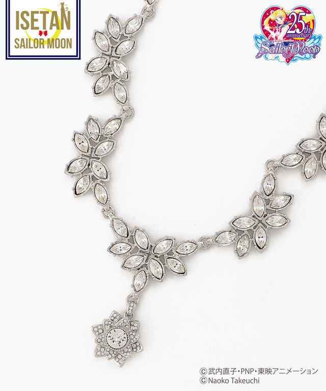 「美少女戦士セーラームーン×ISETAN 2019」銀水晶ネックレス 95,040 円（税込）（C）武内直子・PNP・東映アニメーション（C）Naoko Takeuchi