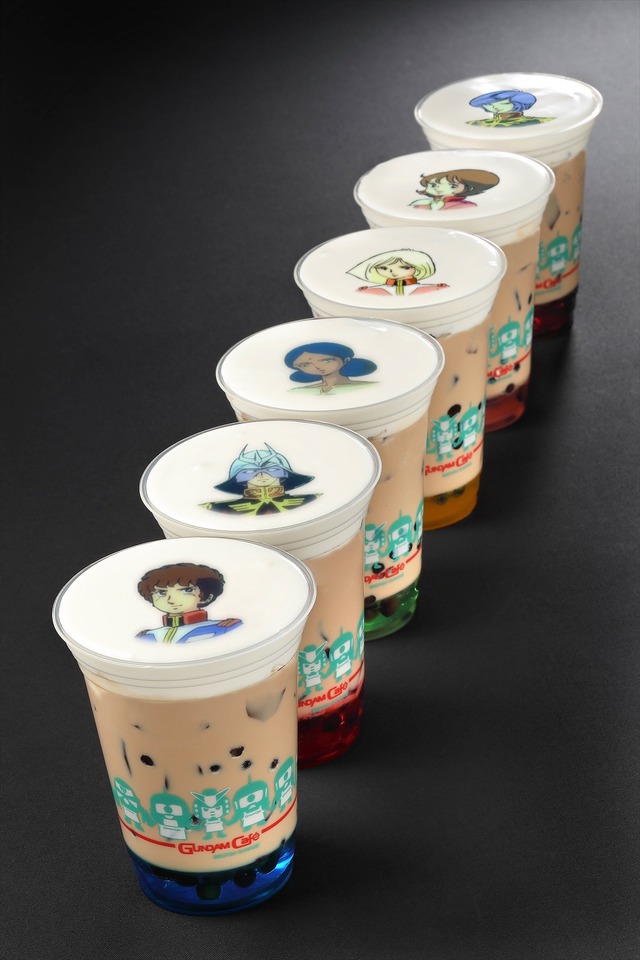 「GUNDAM Cafe 大阪道頓堀店」チーズクリームタピオカミルクティー680円（税8%込）（C）創通・サンライズ