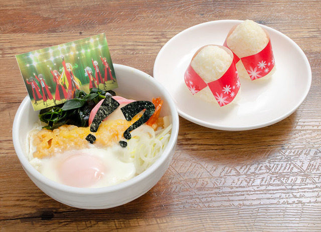 「ゾンビランドサガ カフェ presented by MAPPA」特攻 DANCE ～あったかおうどんに一張羅おにぎりを添えて～ 1,580 円（C）ゾンビランドサガ製作委員会