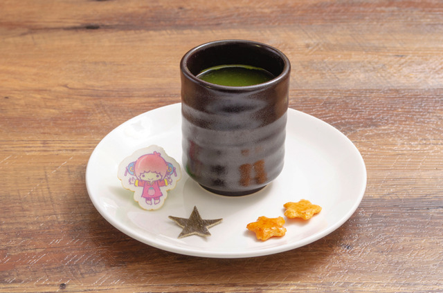 「『銀魂×Sanrio characters』コラボカフェ」神楽のおほしさまこんぶ茶　　650円（C）空知英秋／集英社・テレビ東京・電通・BNP・アニプレックス（C）1976,1982,2019 SANRIO CO.,LTD. TOKYO,JAPAN