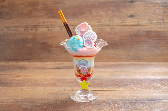 「『銀魂×Sanrio characters』コラボカフェ」万事屋×リトルツインスターズのきらきらお星さまパフェ  　1,290円（C）空知英秋／集英社・テレビ東京・電通・BNP・アニプレックス（C）1976,1982,2019 SANRIO CO.,LTD. TOKYO,JAPAN