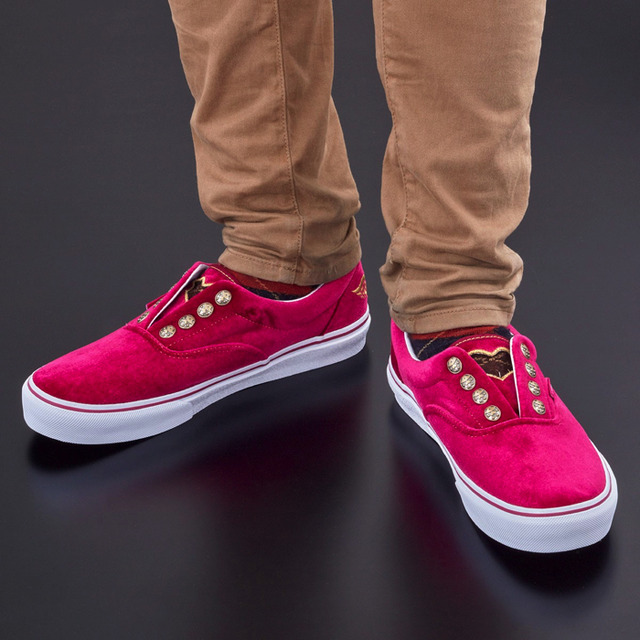 「ジョジョの奇妙な冒険 黄金の風 × VANS コラボレーションスニーカー」＜ジョルノ・ジョバァーナ ver.＞9,720円（税込／送料・手数料別途）（C）LUCKY LAND COMMUNICATIONS/集英社・ジョジョの奇妙な冒険 GW 製作委員