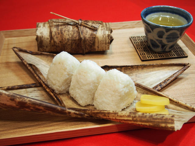 「白(ハク)米のおにぎり」864円 ※お茶付き（C）TS　（C）Studio Ghibli