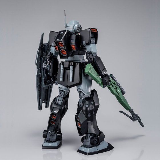 「MG 1/100 ジム・スナイパーII（リド・ウォルフ機）」4,104円（税込）（C）創通・サンライズ