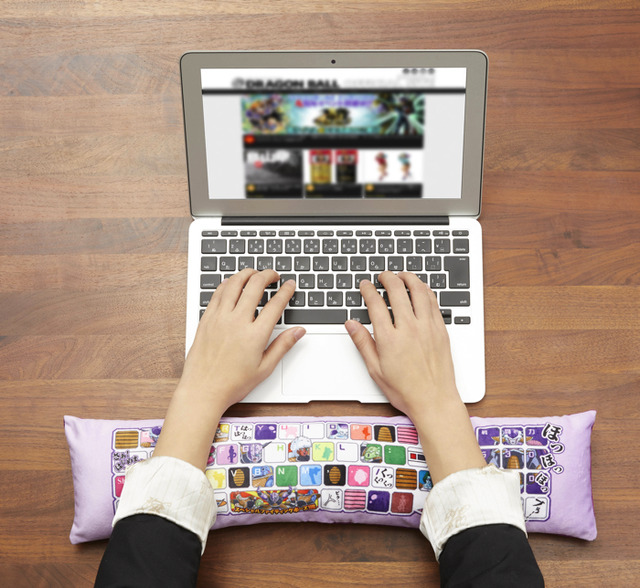 「PCクッション どらごんぼーるぜっと 理想の上司フリーザ」5,616円（税込／送料・手数料別途）（C）バードスタジオ／集英社・東映アニメーション