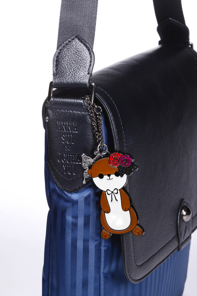 「ANNA SUI×小倉 唯 ストライプショルダーバッグ」各17,800円（税別）