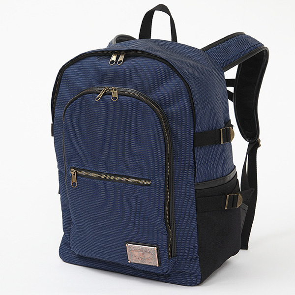 エレン・イェーガーモデル  バックパック／14,800円 (税別)（C）諫山創・講談社／「進撃の巨人」製作委員会