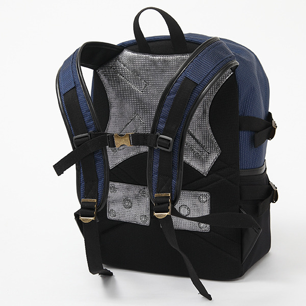 エレン・イェーガーモデル  バックパック／14,800円 (税別)（C）諫山創・講談社／「進撃の巨人」製作委員会