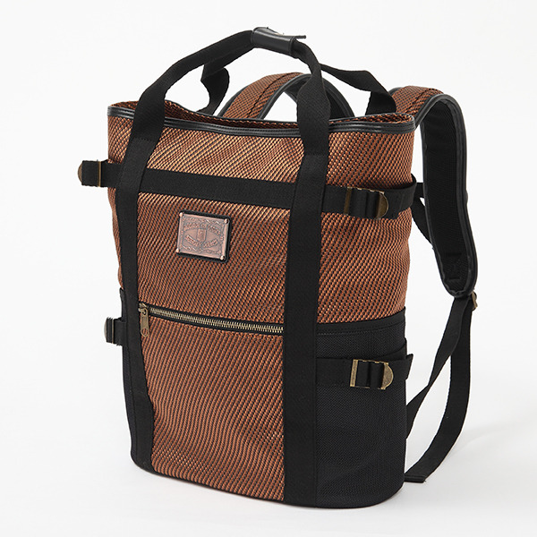 エルヴィン・スミスモデル　バックパック／14,800円 (税別)（C）諫山創・講談社／「進撃の巨人」製作委員会