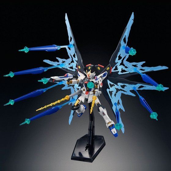 「HGCE 1/144 ストライクフリーダムガンダム 光の翼DXエディション」4,104円（税込）（C）創通・サンライズ