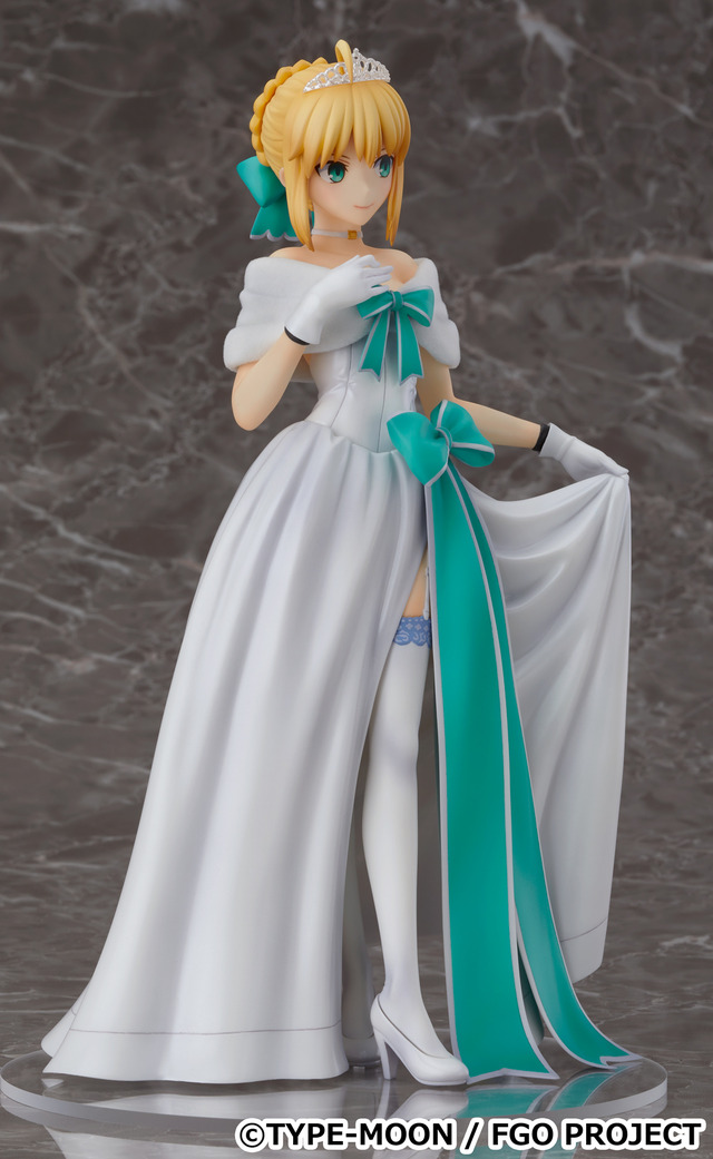 「セイバー/アルトリア・ペンドラゴン 英霊正装Ver.」10,000円（税別）（C）TYPE-MOON / FGO PROJECT