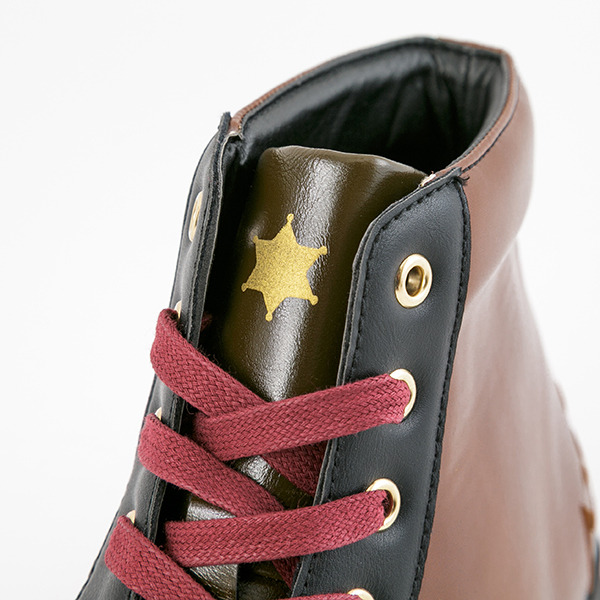 MaMモデル スニーカー 9,800円(税別)（C）2014 Happy Elements K.K