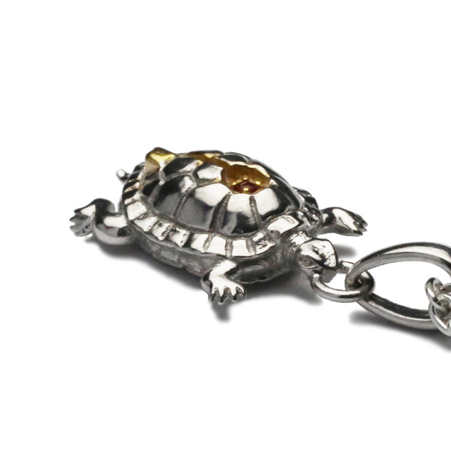 「JOJO M・Pネックレス」19,440円(税込)(送料・手数料別途)（C）LUCKY LAND COMMUNICATIONS/集英社・ジョジョの奇妙な冒険GW製作委員会