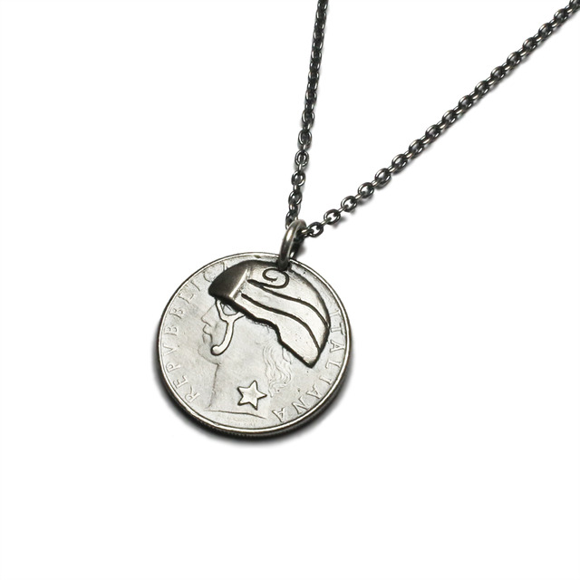 「JOJO コインネックレス(ジョルノ)」16,200円(税込)(送料・手数料別途)（C）LUCKY LAND COMMUNICATIONS/集英社・ジョジョの奇妙な冒険GW製作委員会