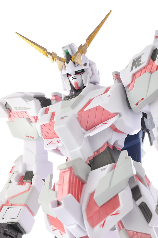 「RX-0ユニコーンガンダム Ver.TWC ADVANCED SOFVI-MODEL」12,960円（税込）（C）創通・サンライズ