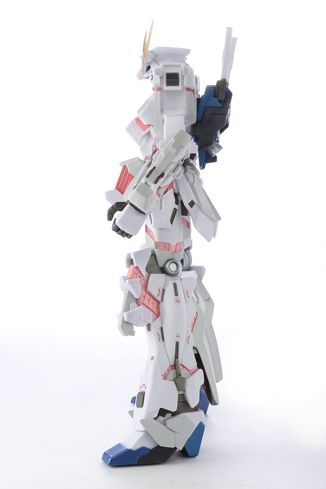 「RX-0ユニコーンガンダム Ver.TWC ADVANCED SOFVI-MODEL」12,960円（税込）（C）創通・サンライズ